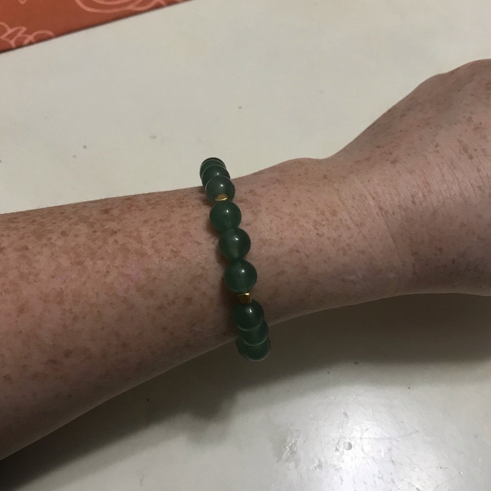 NWOT Green and gold bead stretch bracelet